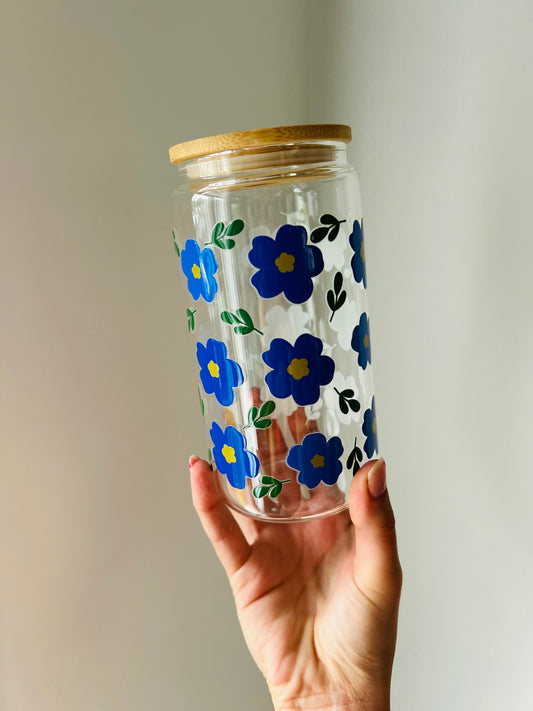 Verre fleurs bleues