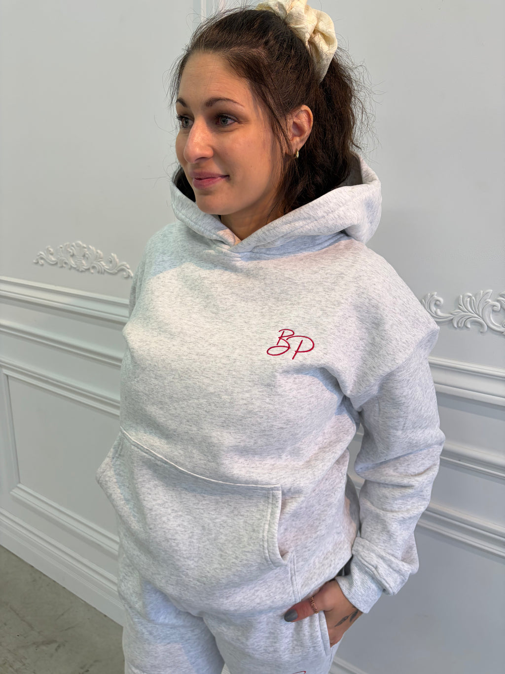 Le hoodie Unisexe gris
