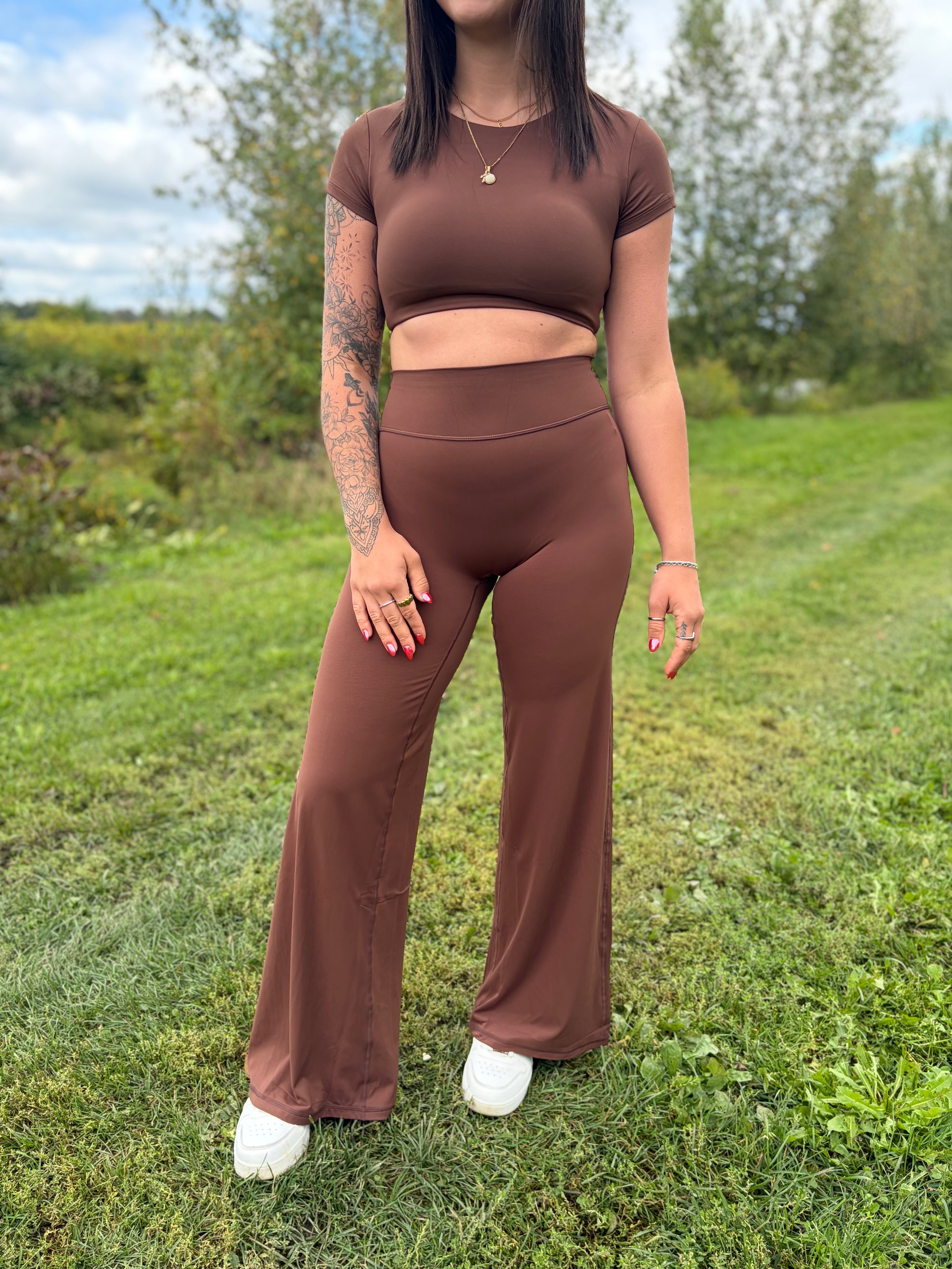 Le pantalon Flare Signature brun Napolitain