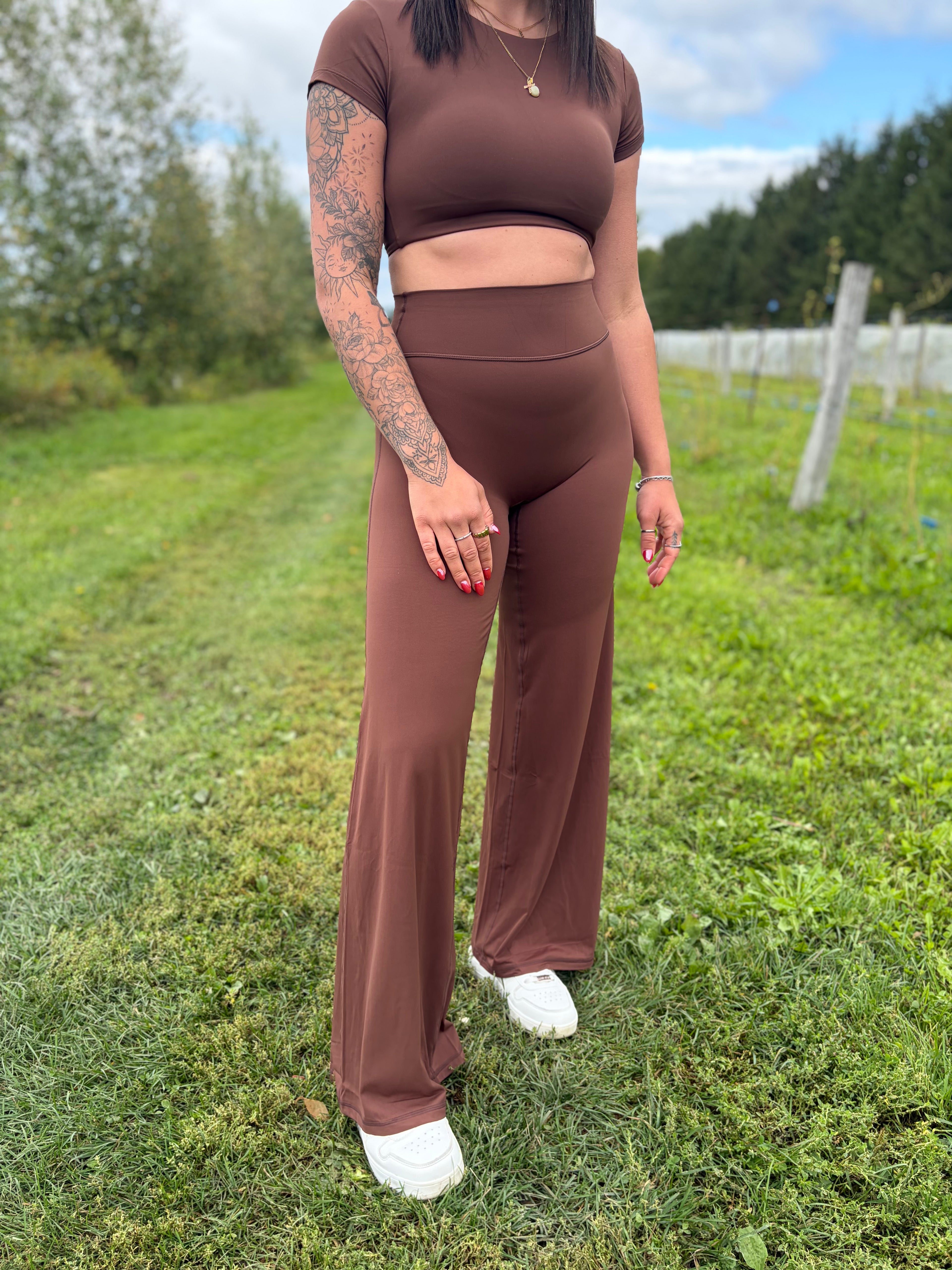 Le pantalon Flare Signature brun Napolitain