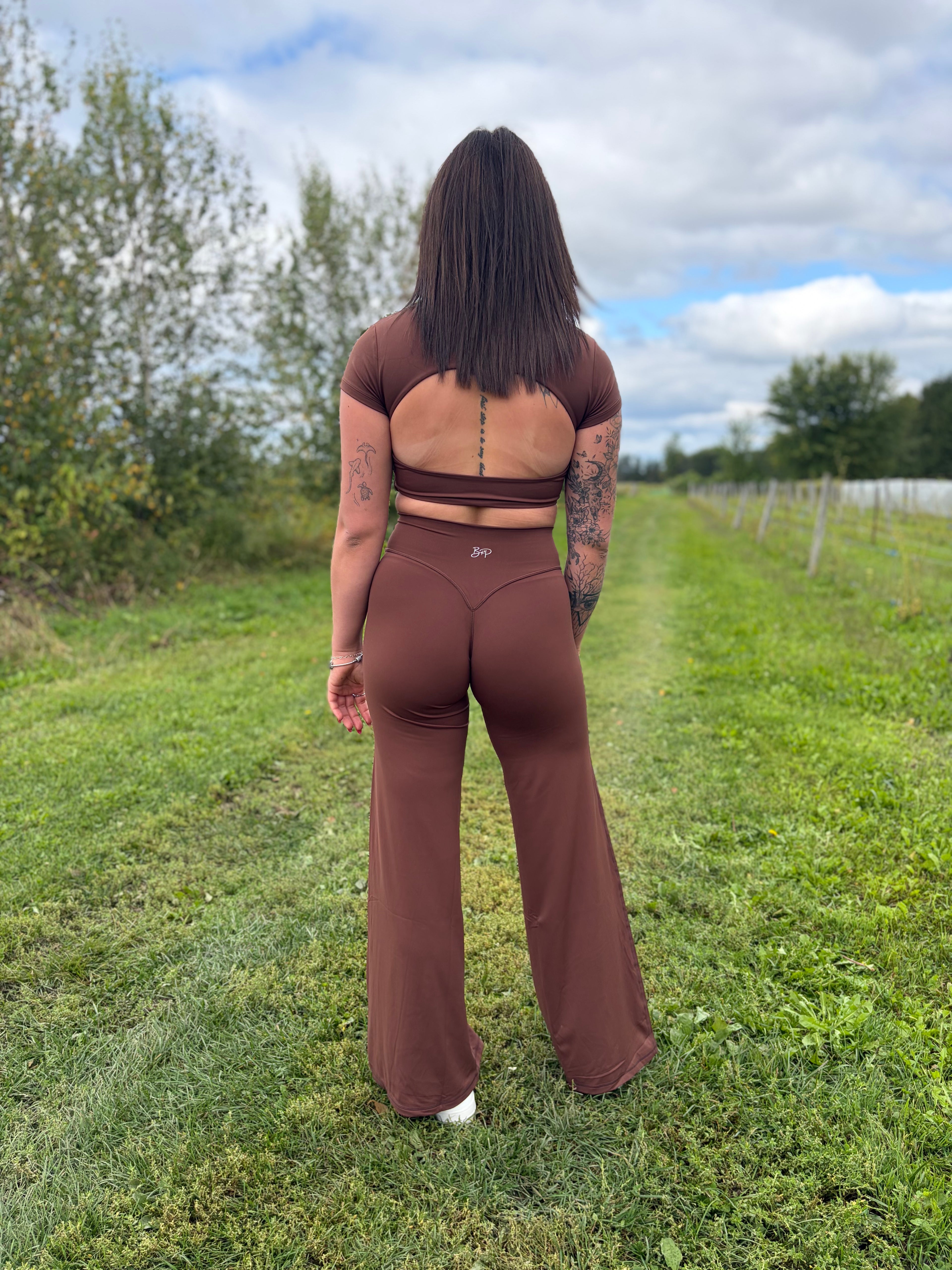 Le pantalon Flare Signature brun Napolitain