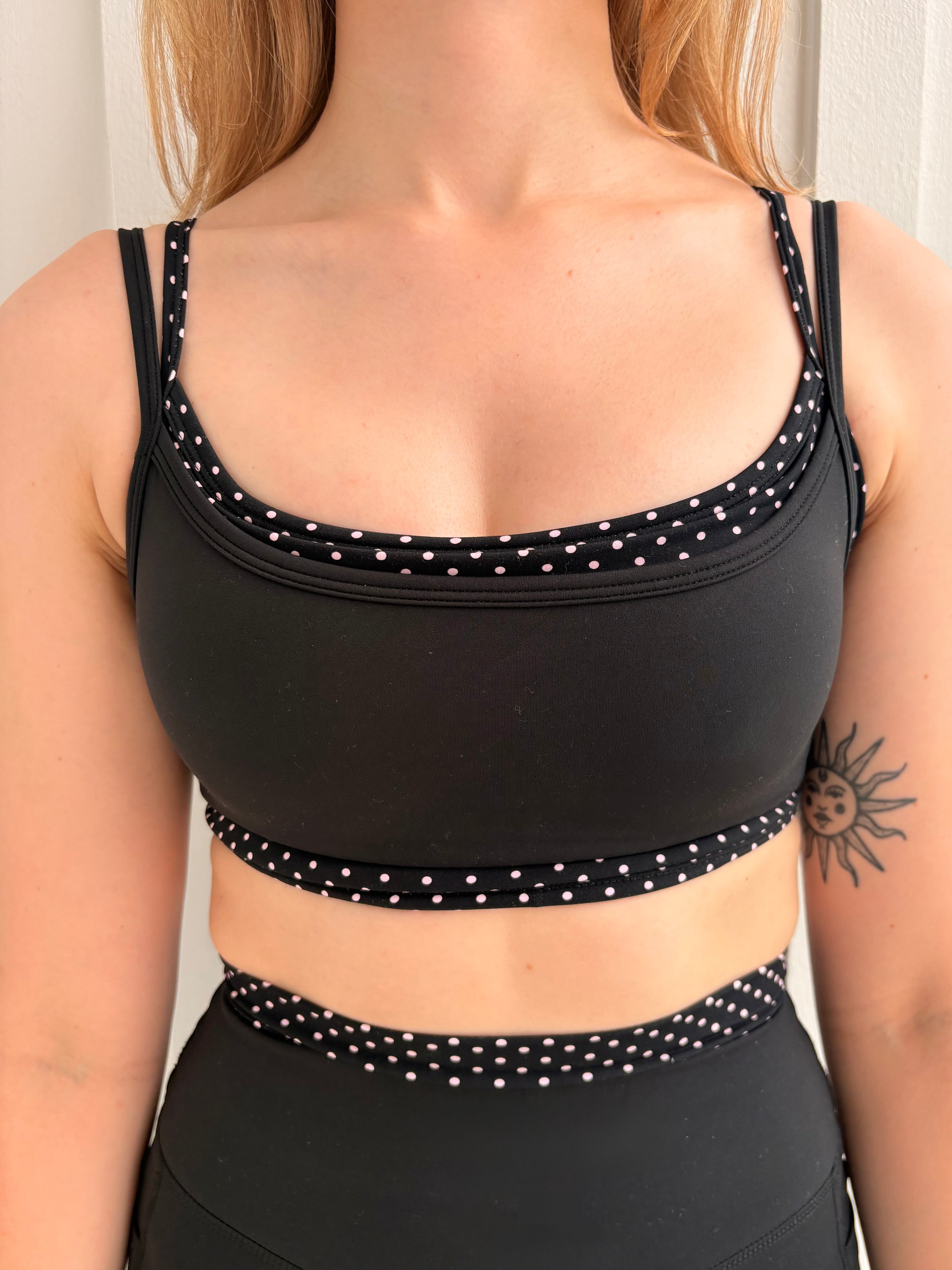 Le Top Signature double Layer «noir à pois roses»