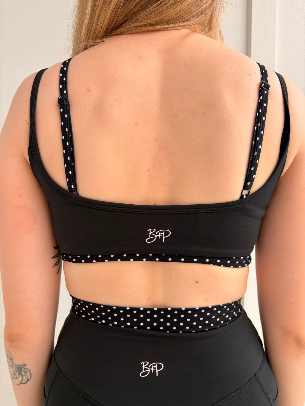 Le Top Signature double Layer «noir à pois roses»