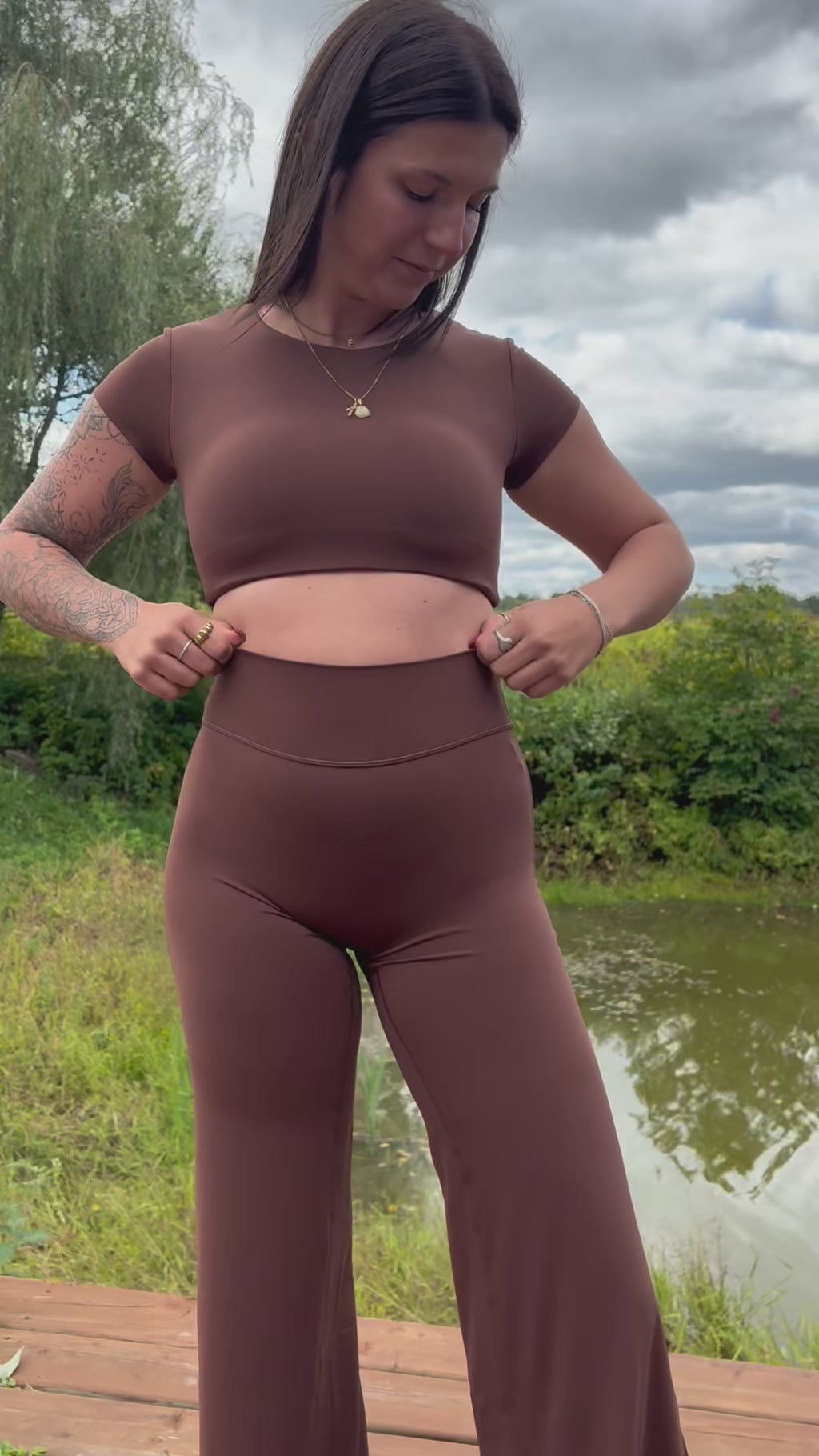 Le pantalon Flare Signature brun Napolitain